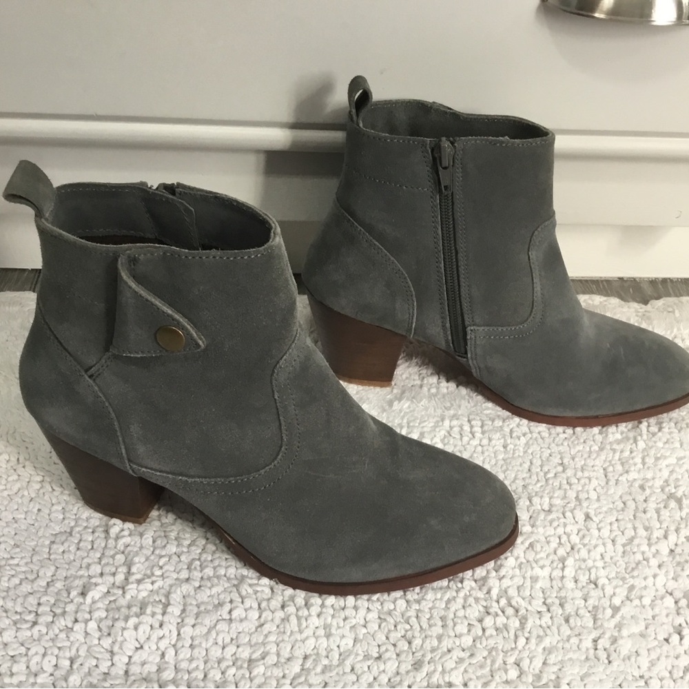 Diba Suede SOPHIA Ankle Boots size 8W